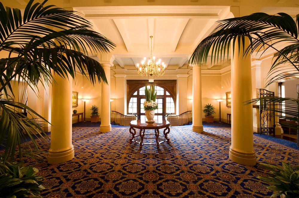 Treasury Brisbane Exterior foto The lobby of the hotel