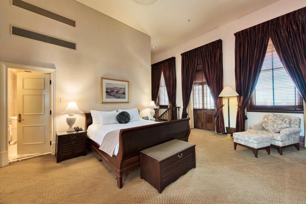 Treasury Brisbane Exterior foto A bedroom at the Fullerton Hotel