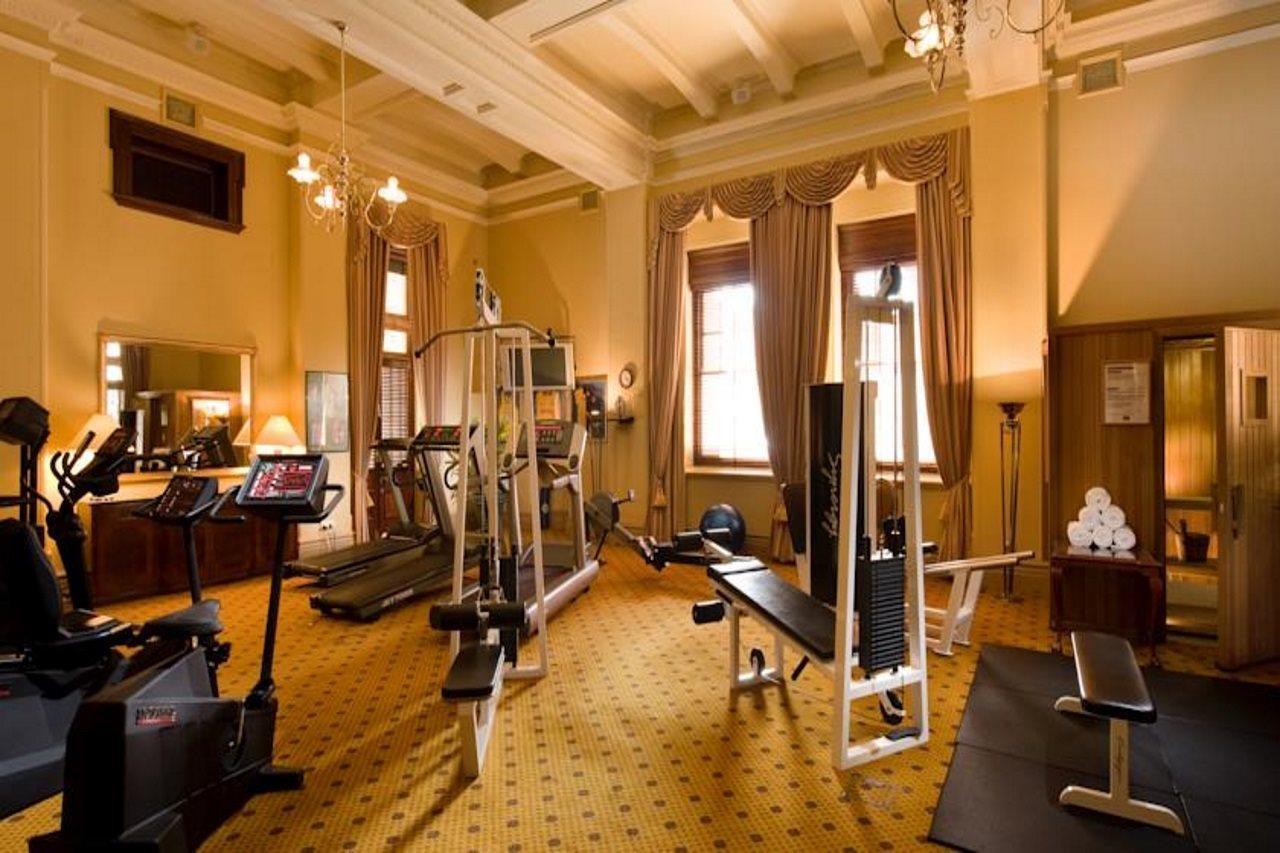 Treasury Brisbane Exterior foto The gym at the hotel